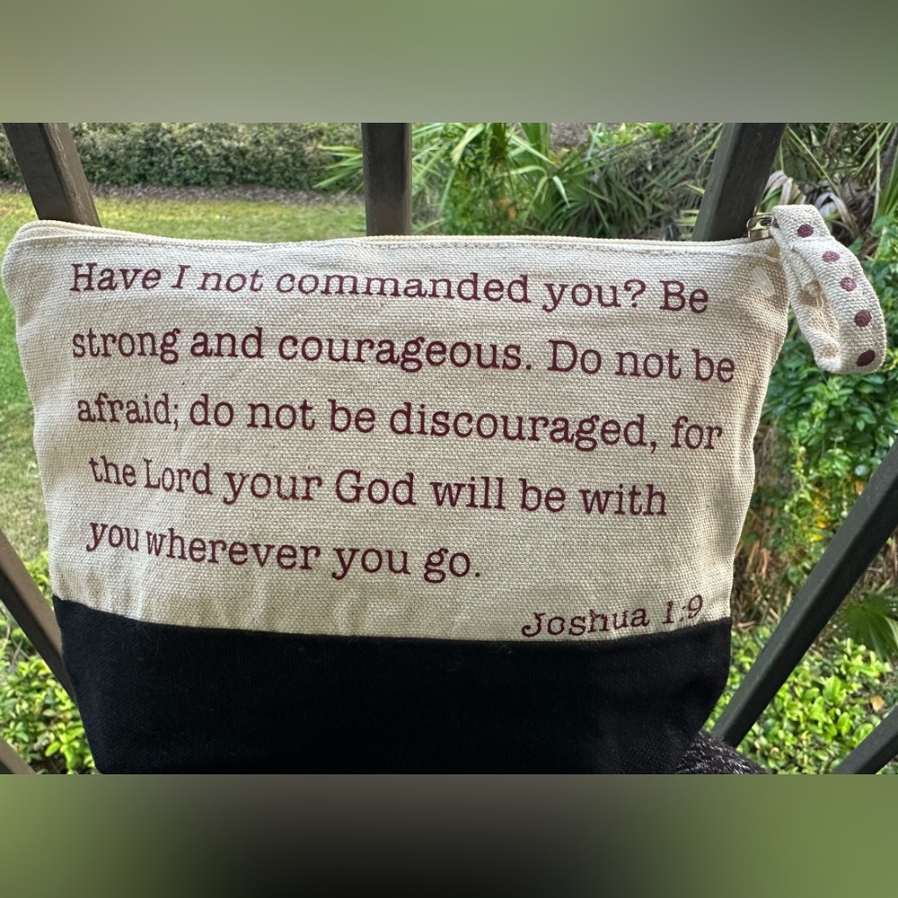 ❤️Inspirational Canvas Zipper Pouch – Joshua 1:9❤️